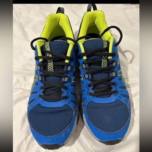 ASICS gel youth size 6